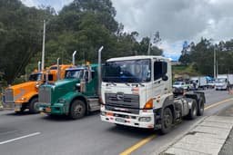 Transportistas marcharon en Rumichaca contra aranceles entre Ecuador y Colombia